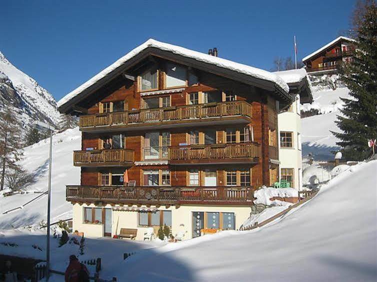 Chalet Cortina Zermatt Bagian luar foto